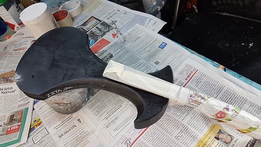 1.) Den schönen hochglänzenden Body erst einmal anschleifen – jetzt gibt’s kein zurück mehr